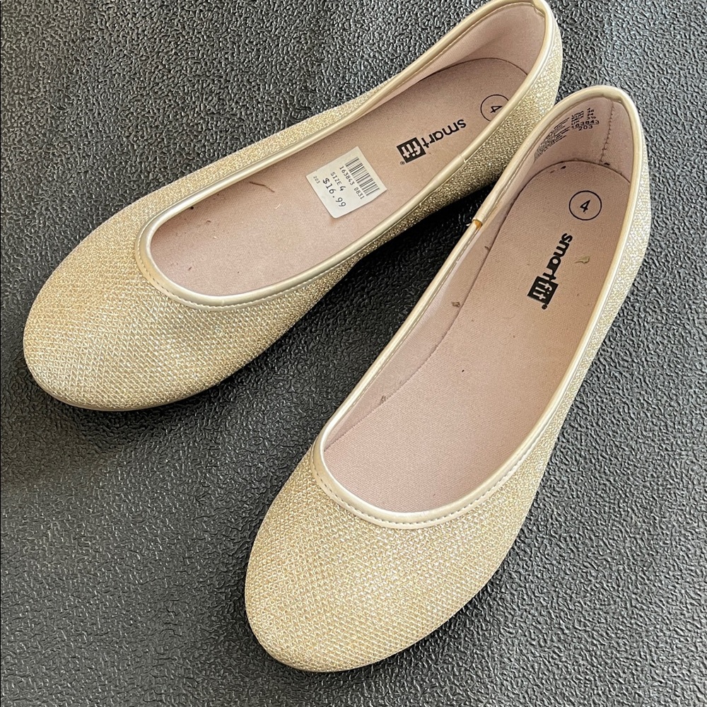 Big girl, Smart Fit gold color Textured Flats size 4,